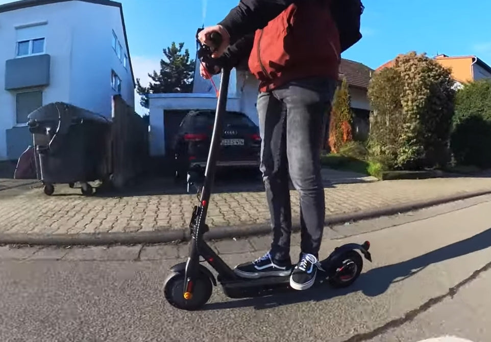 20 km/h E-Scooter mit Straßenzulassung