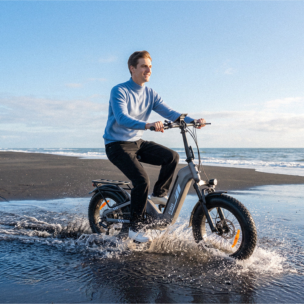 isinwheel EB8 elektrische fiets op nat wegdek